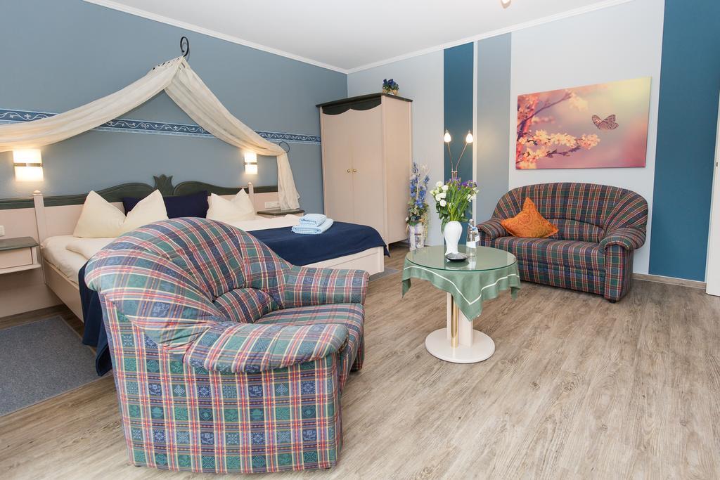 Hotel Garni Am Deich Zingst Room photo